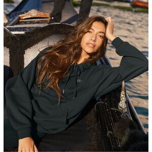 ALO Yoga Charcoal Green Accolade Hoodie